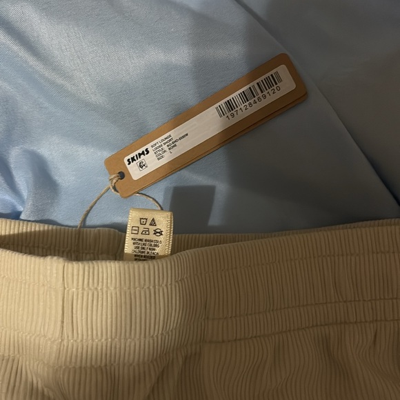 Skims soft lounge loose shorts size large - Picture 2 of 5